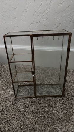 Glass vanity for jewelry