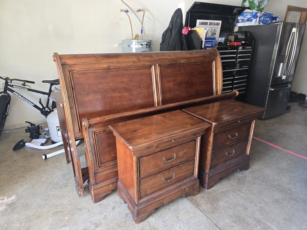 King Sleigh Bed With Nitestands