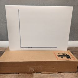 Apple MacBook Air 15 inch (2025) M4 Chip 16GB RAM 256GB SSD w/ AppleCare Warranty