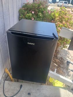Galanz 2.5 cu mini fridge
