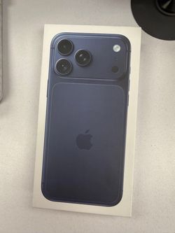 Iphone 17 pro max deep blue