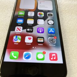 iPhone 7 Plus factory unlocked to any carrier 32 GB great condition