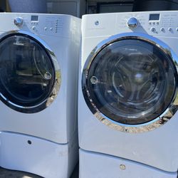 7.5 Cu Electrolux Front Load Washer & Dryer Set On Pedestal 