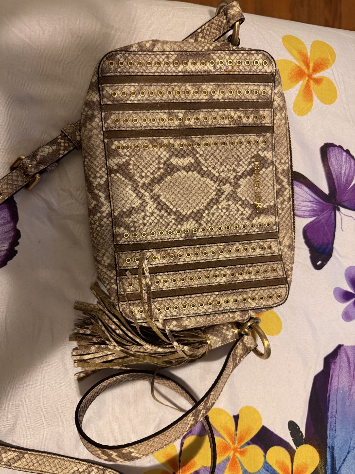 👜 Michael Kors Crossbody Bag Snake Print with Gold Studs