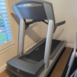 Life Fitness Treadmill – Profesional / Gym Quality – Excelente Estado