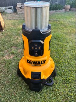 DEWALT 20V MAX FLEXVOLT Bluetooth LEDArea Light