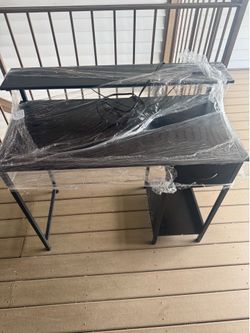 Computer desk