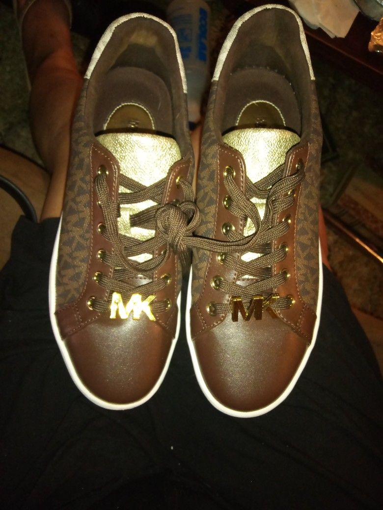Michael Kors MK Poppy Lace Up Sneakers