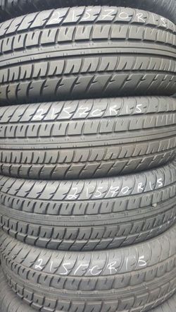 Selling like new 215/70/15