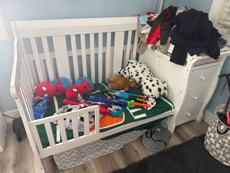 Toddler bed all pieces included