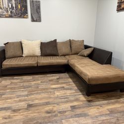(Free Delivery!!) Right Chaise Sectional