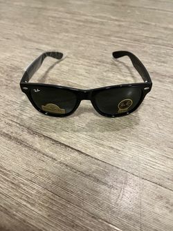 Ray-Ban Wayfarer Sunglasses Black