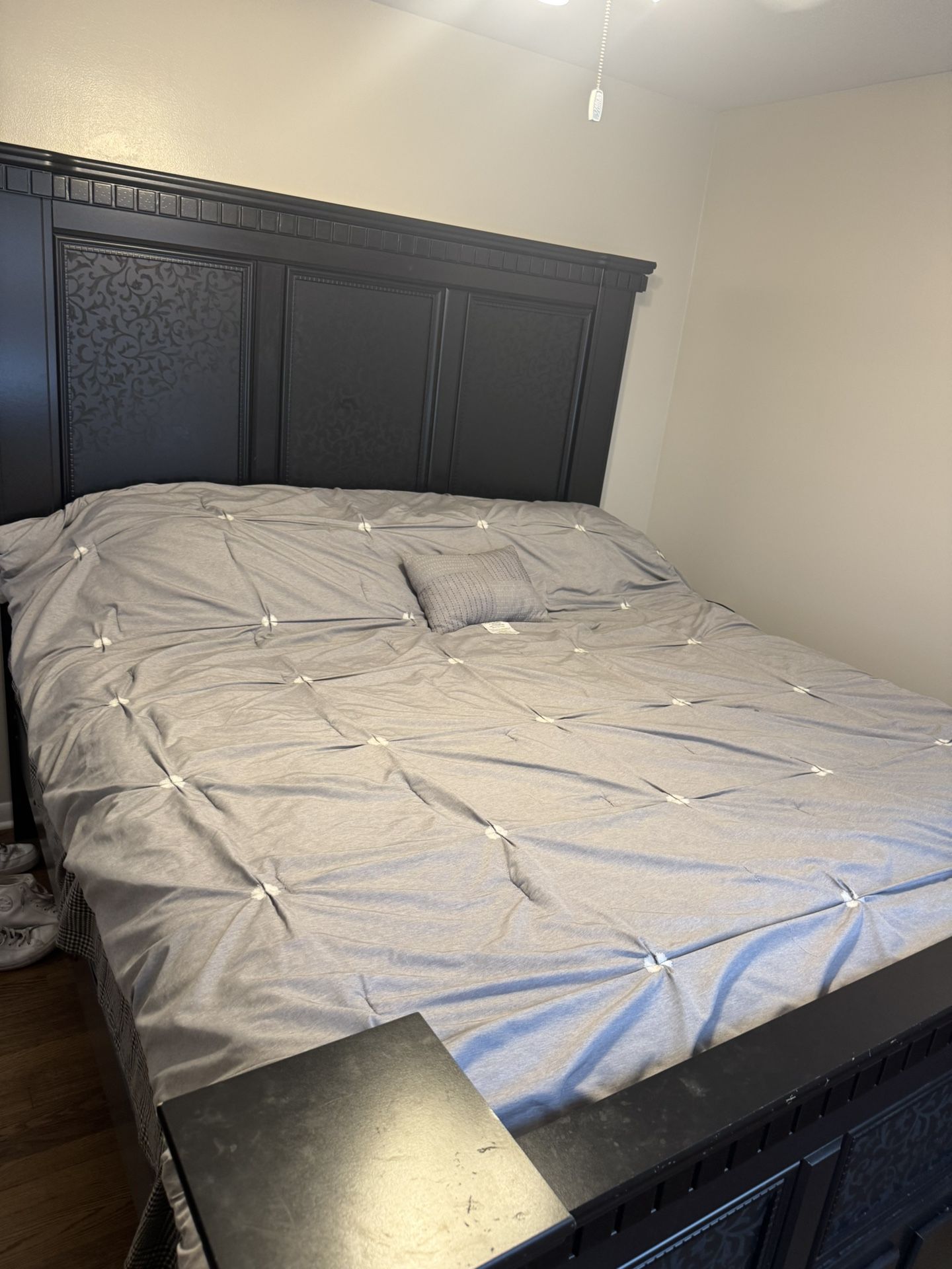 King Size Bed With Dressers