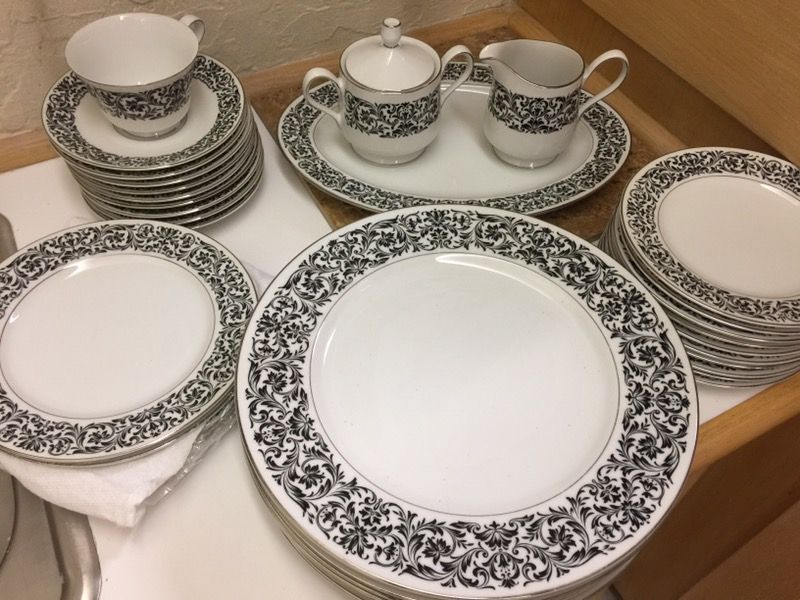 Vintage Ekco Prudence Baronese China