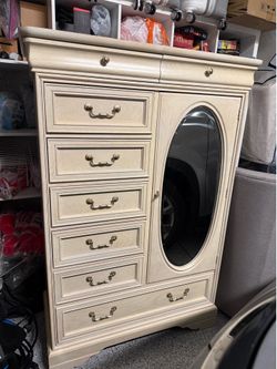 Dresser