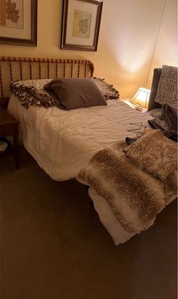 Mattress and bottom base