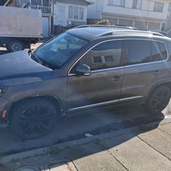 2011 VOLKSWAGON TIGUAN