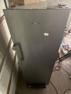New Hisense convertible Fridge Freezer not cooling