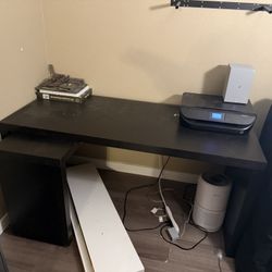 Black Desk