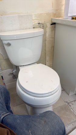 Koehler toilet works fine just remodeling and customer changing it out