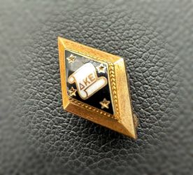 Vintage Jewelry 10k yellow gold Geometric DKE onyx star Brooch