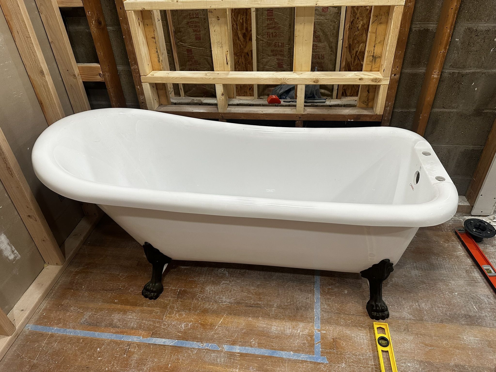 Kingston Brass Acrylic Clawfoot Tub