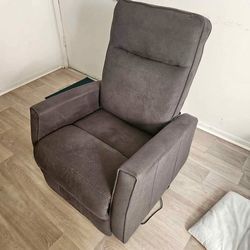 VERY CLEAN ELECTRICAL RECLINER