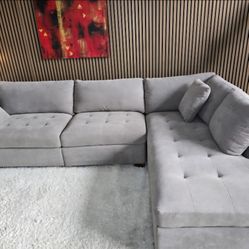 LIKE NEW -Tufted Gray Thomasville Miles Fabric Sectional with Power Footrest And Chaise