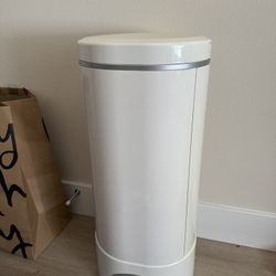 Munchkin Baby Diaper Pail