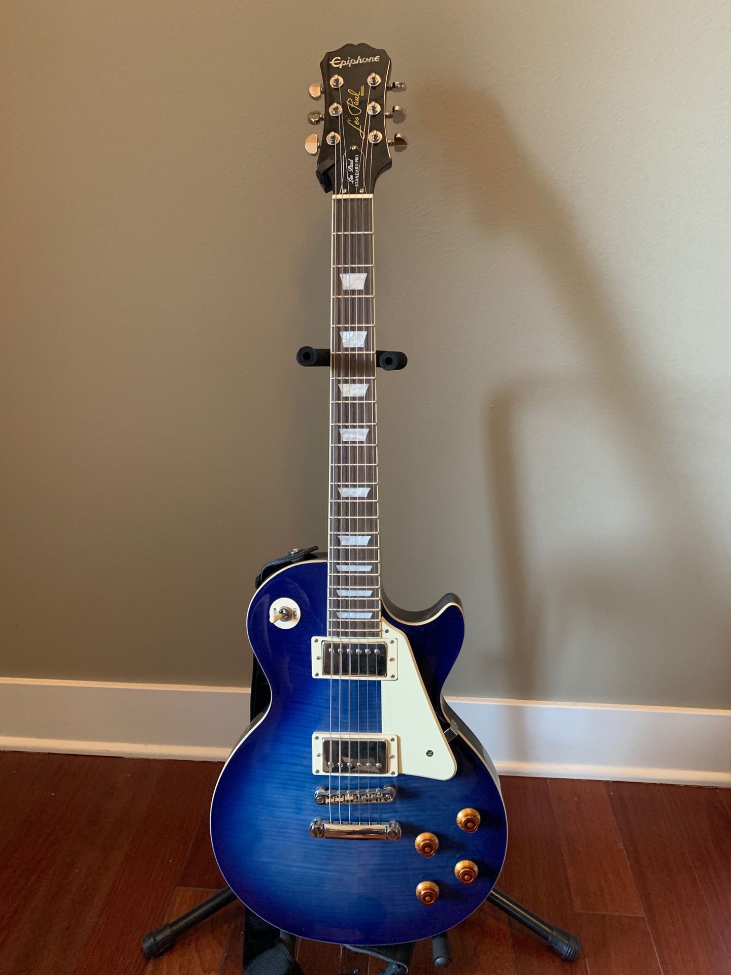 Les Paul epiphone guitar, stand and case - $250 OBO