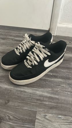 black and white air force 1s size 9.5