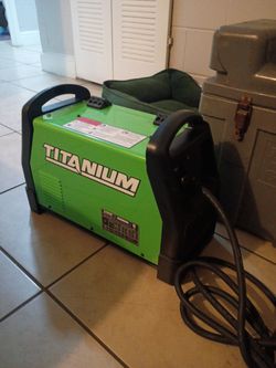TITANIUM 140 PRO WELDER WITH SPOOL GUN