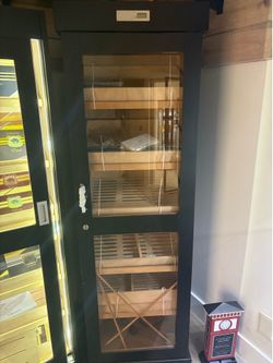 COUNTER HUMIDOR BLACK 2 DOORS 24 CIGARS BOXES
