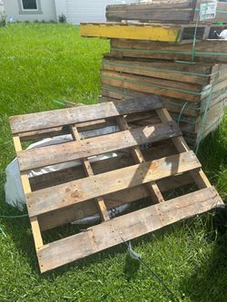 10 wooden pallets