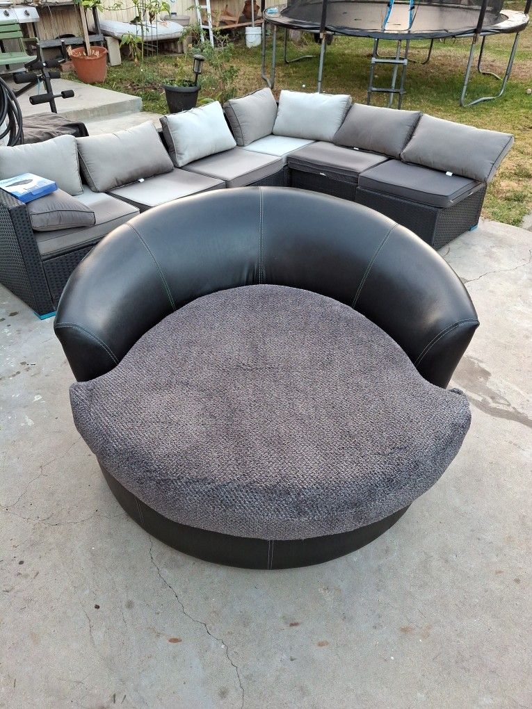Round Spin Sofa