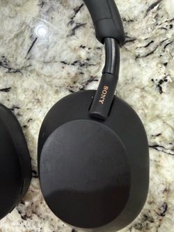 Sony XM5 Noise Cancellation like new