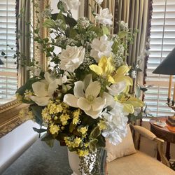 GORGEOUS  FLOWER ARRANGEMENT