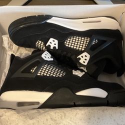 Jordan 4 White thunders 