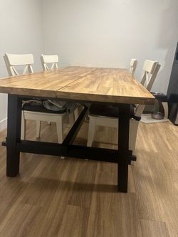 Dining table for sale ! Chairs included !