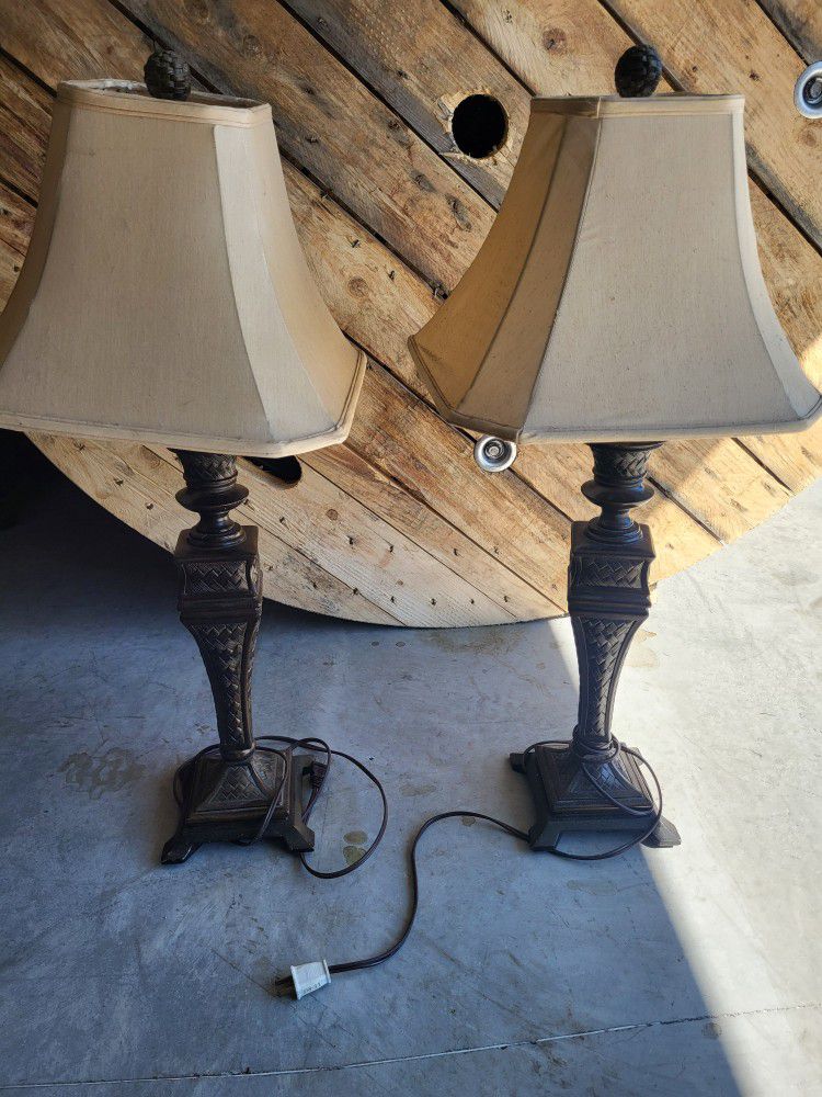 2 Lamps 