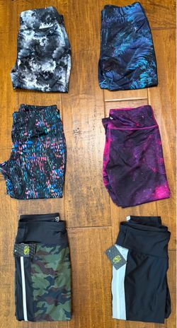 Women’s Size Small Capris **LIKE NEW**