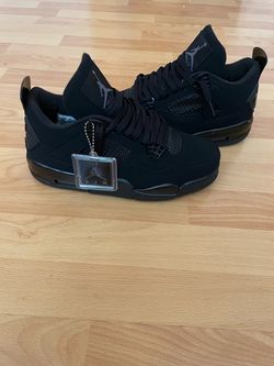 BLACK CAT JORDAN 4’S! Size 8.5