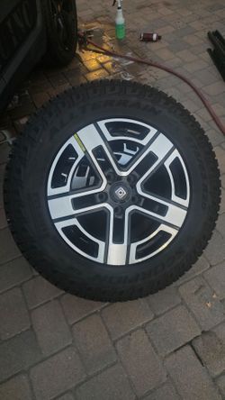 Bright Whites 20" rivian wheels with Pirelli tires