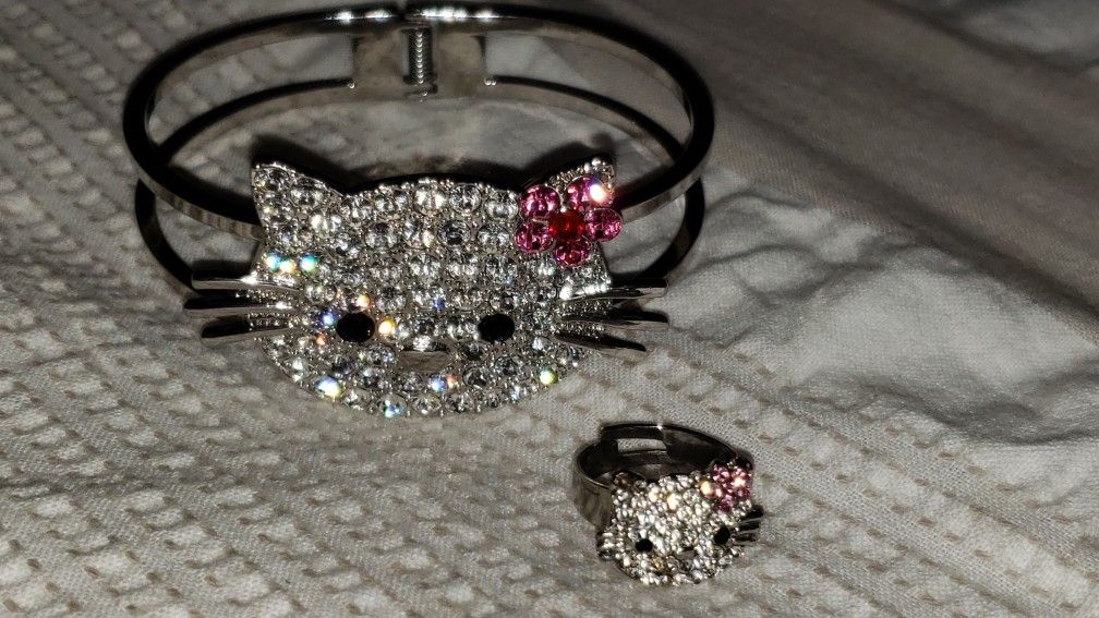 HELLO KITTY SWAROVSKI CRYSTAL BANGLE BRACELET AND ADJUSTABLE RING