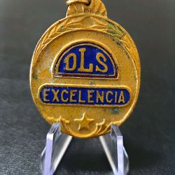 Medalla De Escuela-D.L.S-Exelencia-Cuba