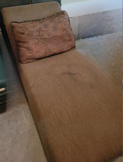 🛋️ Chaise Lounge