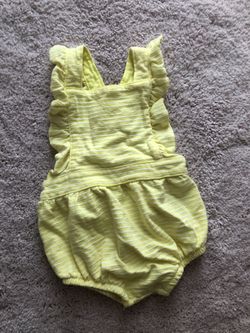 Baby clothes size 3 to 6mo