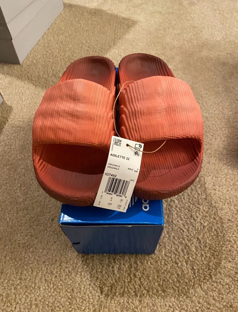 Adilette 22 Slide Size 6 Men’s / 7 Women’s