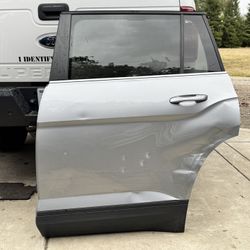 2021 VW Atlas Rear Left Passanger Door Damaged - For repair or parts