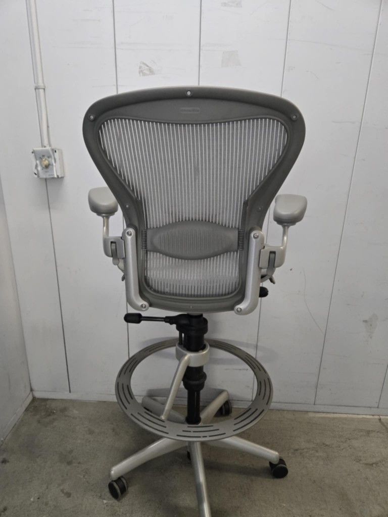 Herman Miller Aeron Stool Size B FULLY ERGONOMIC